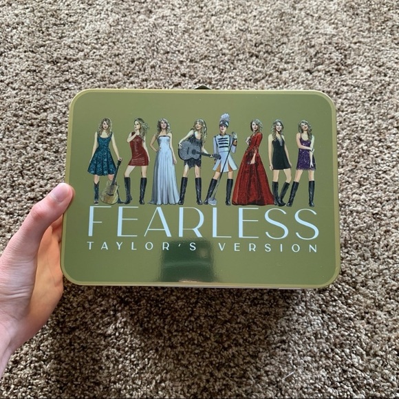 NEW Taylor Swift Fearless Gold Lunch Box - Picture 3 of 9